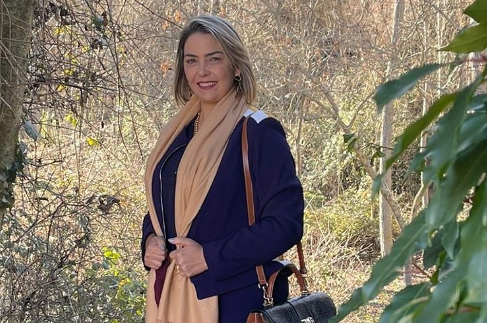 Advogada e Mentora Dra. Katia Viegas Celebra Momentos Especiais em Viagem pela Espanha