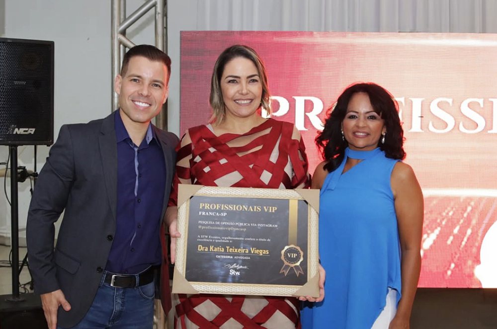 Dra. Katia Viegas Recebe Prêmio de Excelência como Melhor Advogada de Franca